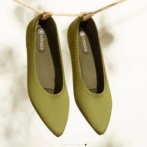 NWT Vivaia Aria No. 5 Olive pointed flat